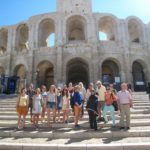 Gli studenti della scuola Institut Adenet and Easy French visitano Arles