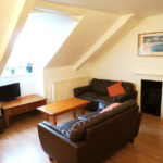 L'area salotto di un appartamento della scuola Globe English Centre a Exeter