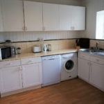 La cucina di un appartamento della scuola Globe English Centre a Exeter