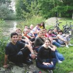 Gli studenti della scuola Kapito si rilassano al parco