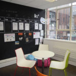 La lavagna con le attività settimanali di LILA 