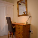 La scrivania di una una camera in una famiglia della LSI Portmouth