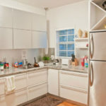 La cucina del West Avenue Apartment della scuola Rennert di Miami 