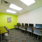Il laboratorio dei computer della scuola Rennert di Miami