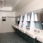 Il bagno in comune al De Hirsch residence di New York