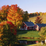 La Fattoria di Jenne con alberi con i colori dell'autunno.