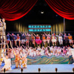 Lo spettacolo "Under a Cardboard Sea" al Teatro Old Vic di Bristol