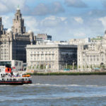 La riva costiera di Liverpool con i battelli, Liverpool, Inghilterra