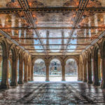 Il tunnel che porta alla Bethseda Fountain a Central Park a New York, Stati Uniti