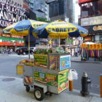 Il chioschetto che vende hot dog a New York, Stati Uniti