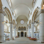 Una mostra d'arte dentro La Cattedrale di Portsmouth 