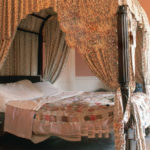 Il letto di Charles Dickens nel museo