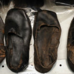 Scarpe dei Marinai dell'era dei Tudor provenienti dalla Mary Rose all'Historic Dockyard di Portsmouth