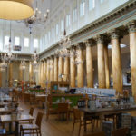 Quella che era una sala da ballo storica oggi è la sala principale di un ristorante italiano a York