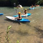 Gli studenti della scuola Espanole sul kayak