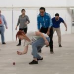 Gli studenti della scuola Espanole giocano al gioco tradizionale di Valencia che si chiama Pelota