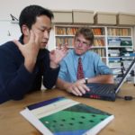 Uno studente dell'Accent International school riceve lezioni private