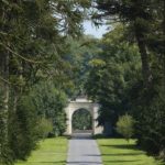 Il viale di ingresso dell'Accent International school