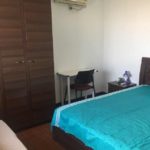 Una stanza da letto degli appartamenti condivisi della scuola Hutong Beijing