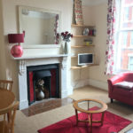 Un salotto di un appartamento della scuola Globe English Centre a Exeter