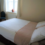 Una stanza doppia di un appartamento della scuola Globe English Centre a Exeter