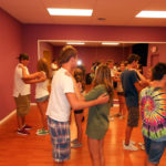 Gli studenti della Rennert International di Miami ad una lezione di salsa