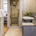 Un bagno dell'Oderberger Hotel nel Campus della GLS  
