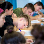 Gli studenti della Bede's Summer School University of Sussex in classe