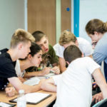 Gli studenti della Bede's Summer School University of Sussex in classe
