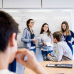 Gli studenti della Bede's Summer School University of Sussex in classe