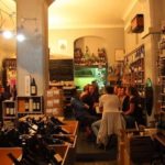 Gli studenti della scuola France Langue Nice a una degustazione di vini