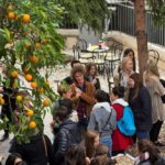 Gli studenti della scuola France Langue Nizza in giardino