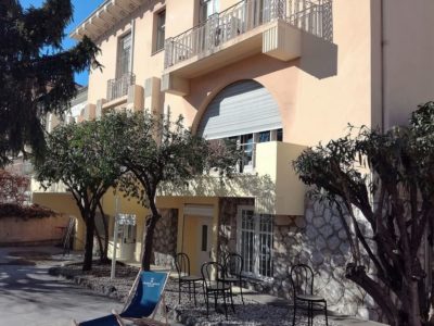 study learn vacation French language course abroad France Langue school Nice France