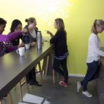 La cucina e la sala da pranzo comune degli appartamenti degli studenti della scuola Collegium Palatinum