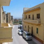 La vista da un balcone di una stanza da letto del Countryside Apartment della scuola BELS di Gozo, Kercem