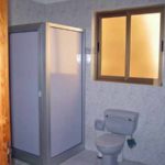 Il bagno del Countryside Apartment della scuola BELS di Gozo, Kercem