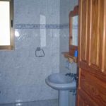 Il bagno del Countryside Apartment della scuola BELS di Gozo, Kercem
