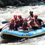 Asheville program teenagers go whitewater rafting