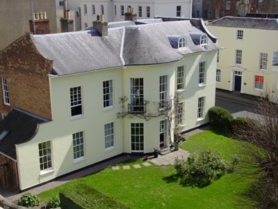 English language course inlingua Chentenham school study learn vacation professional business adults England UK