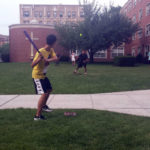 Studenti della FLS New York che giocano a softball nel campus