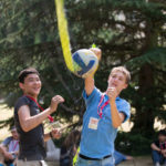 Una partita di pallavolo sul campus