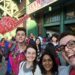 Studenti della FLS International Boston ad un incontro di baseball presso Fenway Park