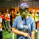 Gli studenti della scuola More Than English summer school mentre giocano al "tag archery"