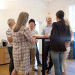 Gli studenti della scuola York Associates durante la serata di benvenuto