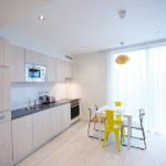 Una cucina di un appartamento indipendente della scuola York Associates