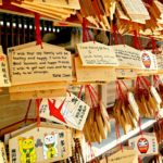 Una parete con dei messaggi lasciati al tempio Kushida-jinja di fukuoka