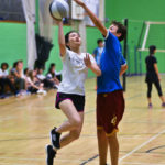 Gli studenti della Summer Boarding Courses Canford School giocano a basket