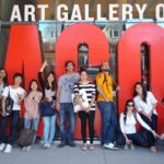 Gli studenti della scuola ILAC Vancouver visitano una galleria d'arte