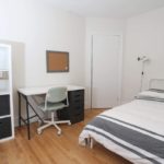 Una stanza da letto del residence per studenti Dream House della scuola ILAC Toronto