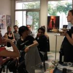 Gli studenti della scuola France Langue Nice a un'attività di degustazione